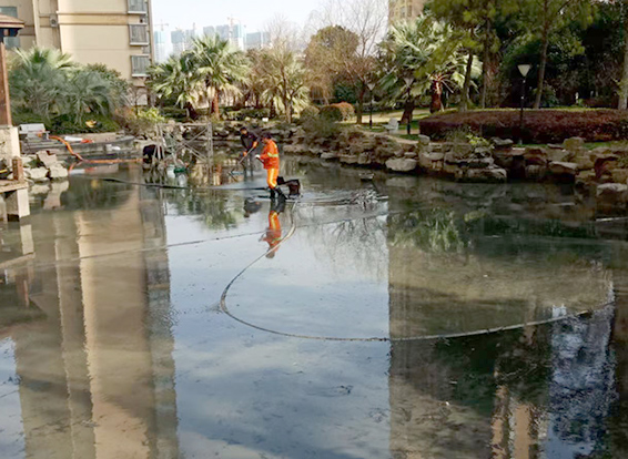 鱼峰景观池淤泥清理